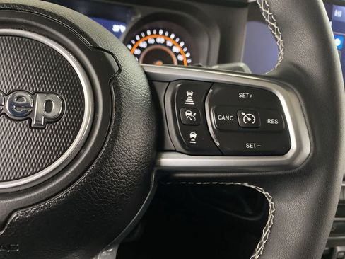 Used 2025 Jeep Wrangler Unlimited Sahara AWD/4WD image 21
