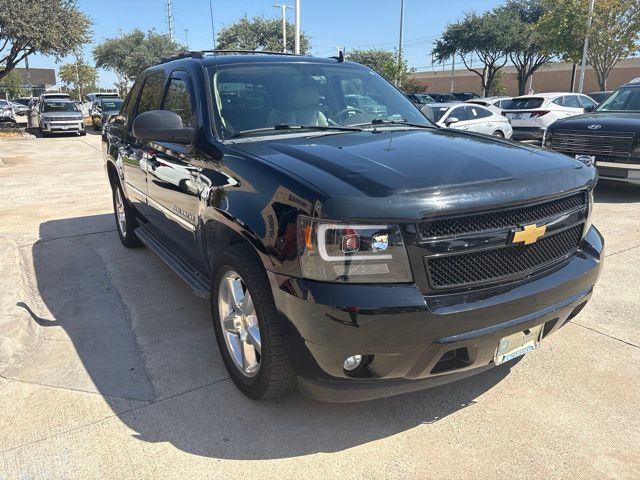 Used 2013 Chevrolet Avalanche LTZ RWD image 4