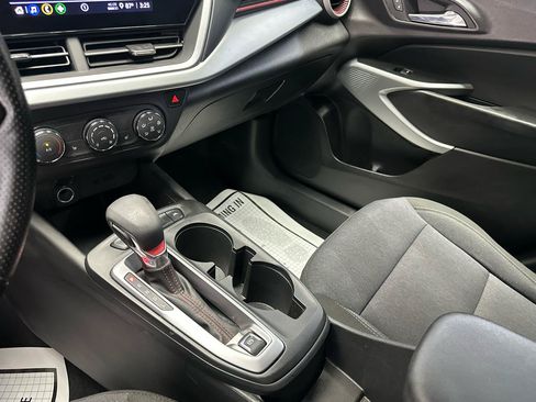 Used 2024 Chevrolet Trax RS FWD image 23