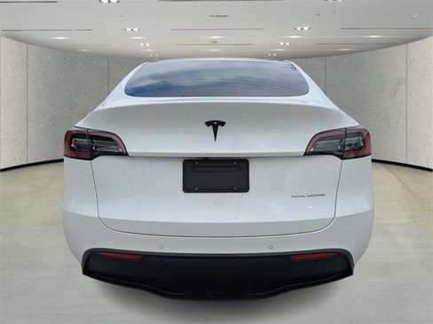Used 2021 Tesla Model Y Long Range image 4