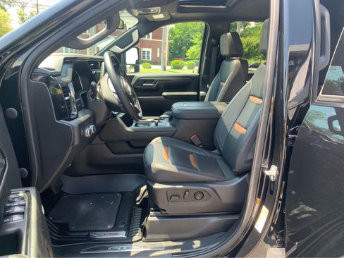 Used 2024 GMC Sierra 2500 AT4 w/ AT4 Preferred Package AWD/4WD image 11