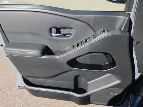 Used 2022 Nissan Frontier PRO-4X w/ Pro-4X Premium Package image 9