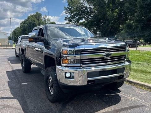 Used 2018 Chevrolet Silverado 2500 LTZ w/ Duramax Plus Package AWD/4WD image 4