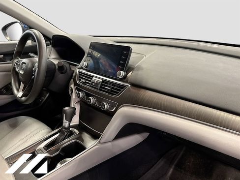 Used 2018 Honda Accord EX image 29