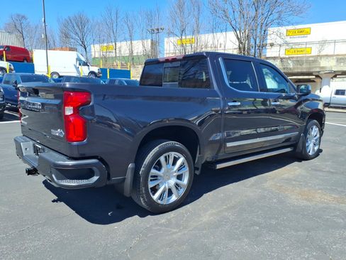 Used 2022 Chevrolet Silverado 1500 High Country w/ High Country Premium Package image 3