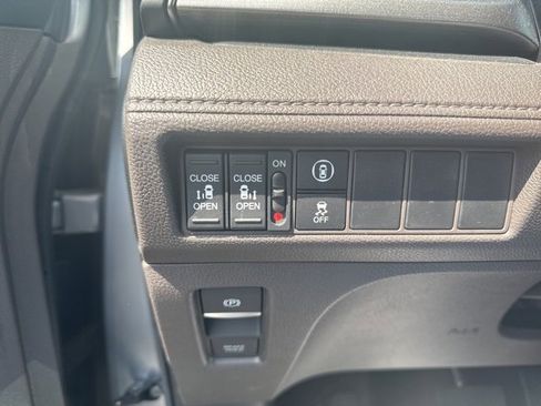 Used 2024 Honda Odyssey EX image 13