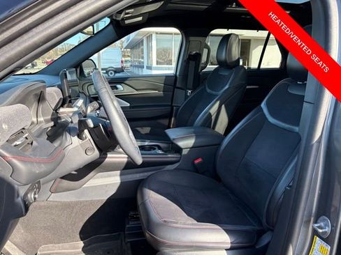 Used 2025 Ford Explorer ST image 17
