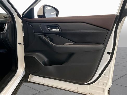 Used 2023 Nissan Rogue SL w/ SL Premium Package FWD image 20