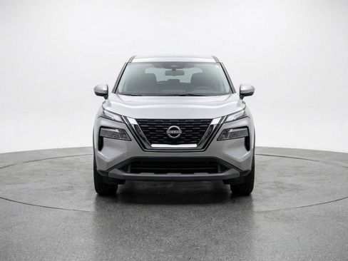 Used 2025 Nissan Rogue SV AWD/4WD image 2