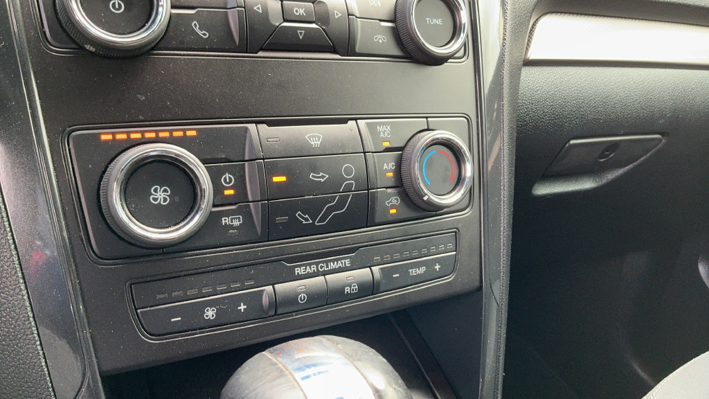 Used 2019 Ford Explorer XLT FWD image 14