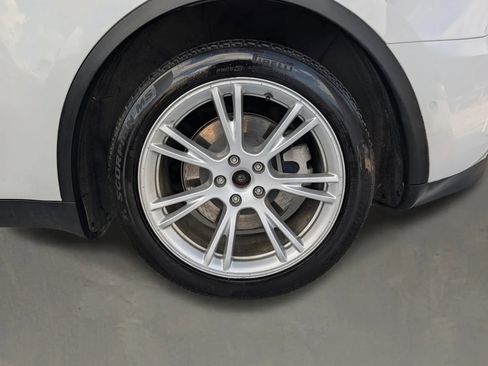 Used 2021 Tesla Model Y Long Range AWD/4WD image 10