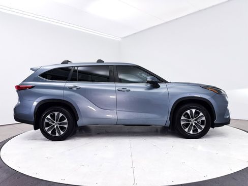 Used 2023 Toyota Highlander XLE FWD image 41