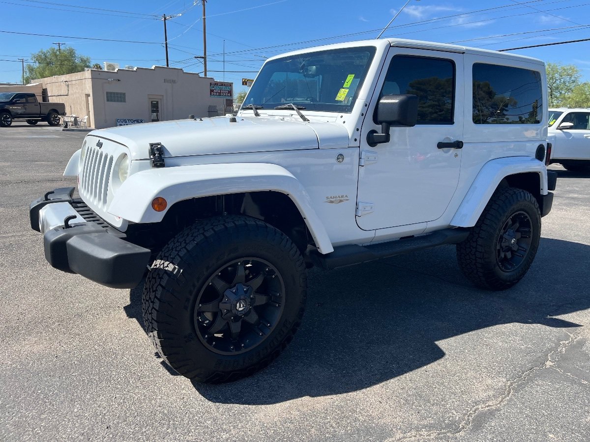 Used 2013 Jeep Wrangler Sahara w/ Dual Top Group AWD/4WD image 10