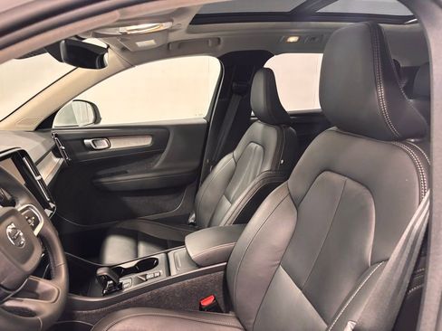 Certified 2025 Volvo XC40 B5 Core image 15