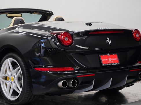 Used 2015 Ferrari California T RWD image 47