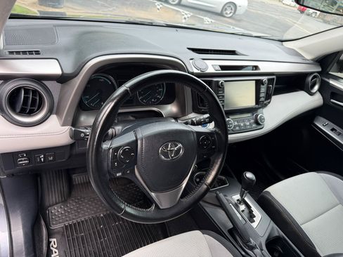 Used 2018 Toyota RAV4 XLE AWD/4WD image 15