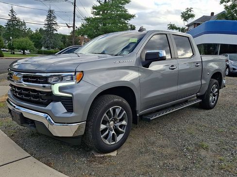 Used 2025 Chevrolet Silverado 1500 LT AWD/4WD image 3