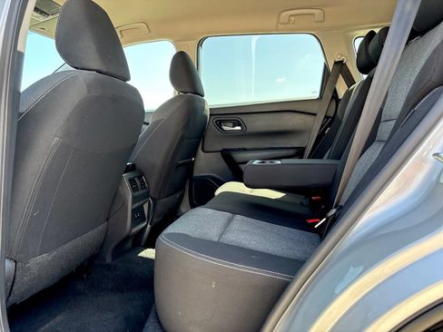 Used 2025 Nissan Rogue SV FWD image 19