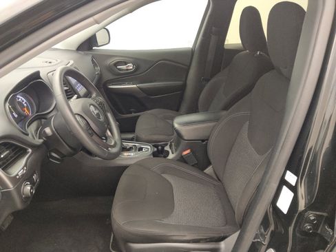 Used 2019 Jeep Cherokee Latitude w/ Popular Appearance Group image 17