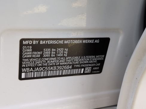 Used 2019 BMW 530e 530e iPerformance w/ Convenience Package image 35