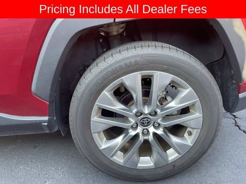 Used 2022 Toyota RAV4 XLE Premium AWD/4WD image 3