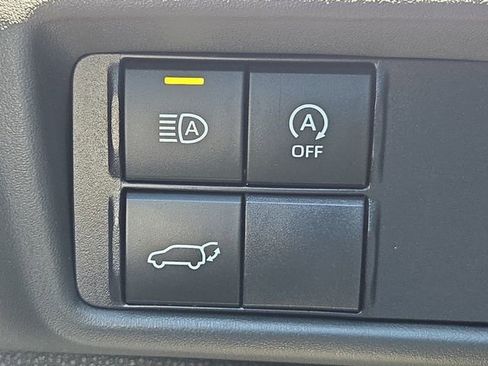 Certified 2025 Toyota Highlander LE FWD image 25