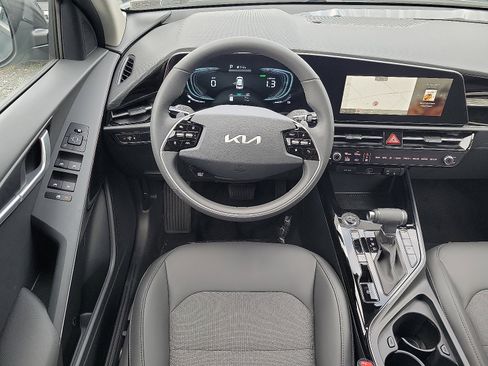 New 2025 Kia Niro EX image 7