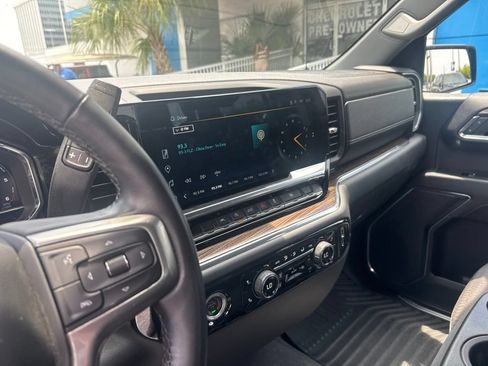 Used 2023 Chevrolet Silverado 1500 LT AWD/4WD image 18