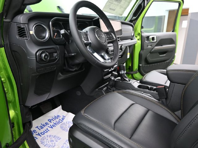 New 2026 Jeep Wrangler Unlimited Sahara w/ Whitecap Package AWD/4WD image 9