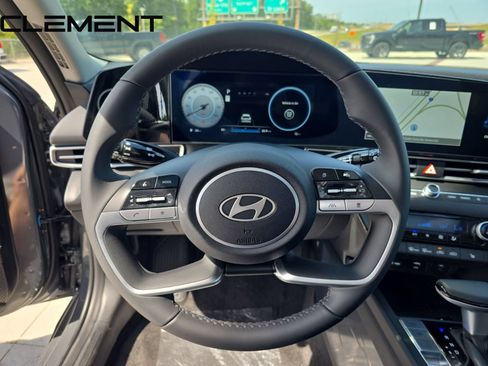 Certified 2025 Hyundai Elantra Limited FWD image 15