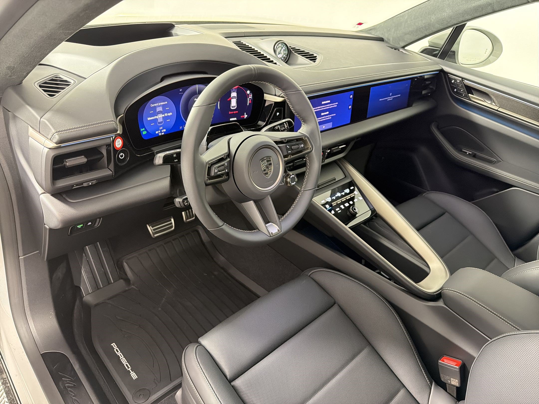 Used 2026 Porsche Macan Turbo Electric AWD/4WD image 4