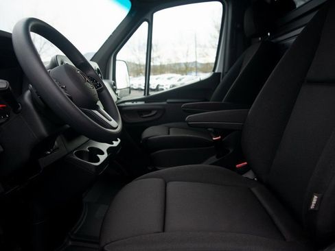 Used 2024 Mercedes-Benz Sprinter 3500 image 29