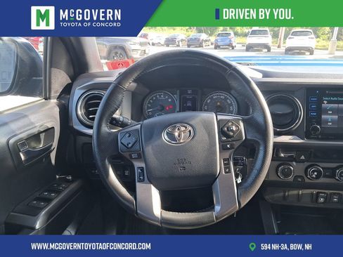 Used 2018 Toyota Tacoma TRD Sport AWD/4WD image 19