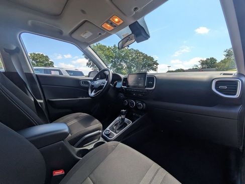 Used 2025 Hyundai Venue SEL FWD image 31