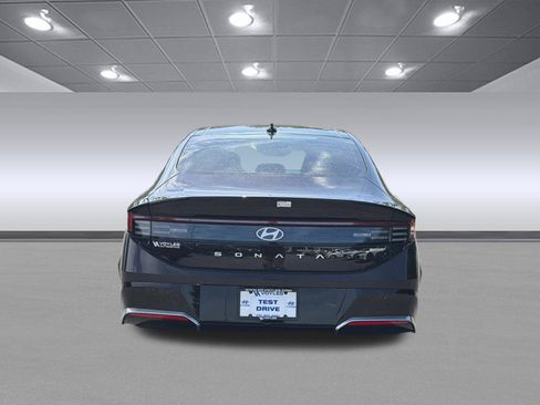 Certified 2025 Hyundai Sonata Limited FWD image 8