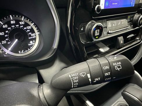 Used 2025 Toyota Highlander XLE image 22