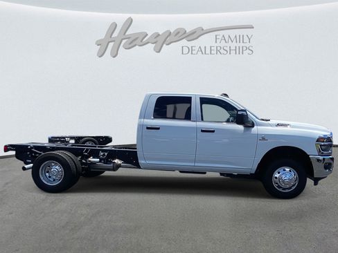 New 2025 RAM 3500 Tradesman w/ Chrome Appearance Group AWD/4WD image 3