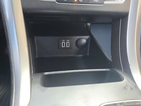 Used 2020 Ford Fusion SE FWD image 22