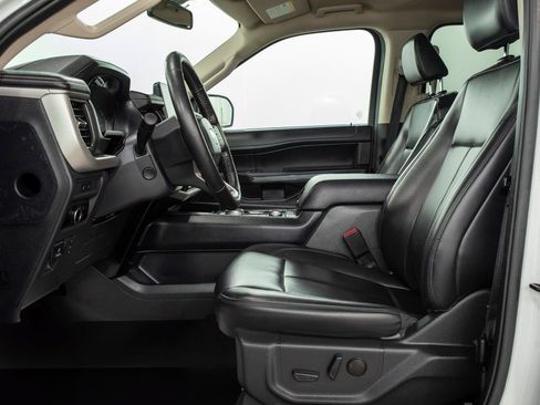 Used 2024 Ford Expedition XLT image 8