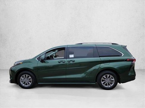 Used 2026 Toyota Sienna LE FWD image 8