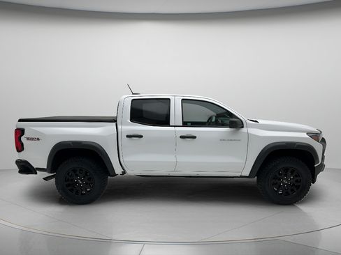 Used 2024 Chevrolet Colorado Trail Boss w/ Advanced Trailering Package AWD/4WD image 4