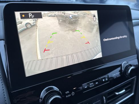 Used 2022 Nissan Armada SV w/ SV Appearance Package image 28