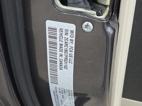 Used 2023 Chrysler Pacifica Touring-L FWD image 36