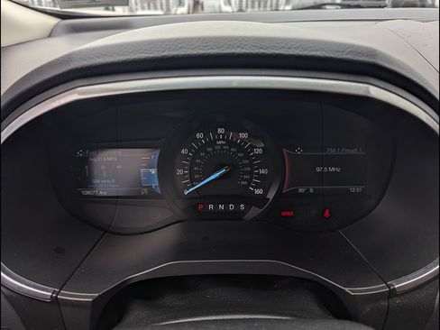 Used 2019 Ford Edge Titanium w/ Equipment Group 301A FWD image 2