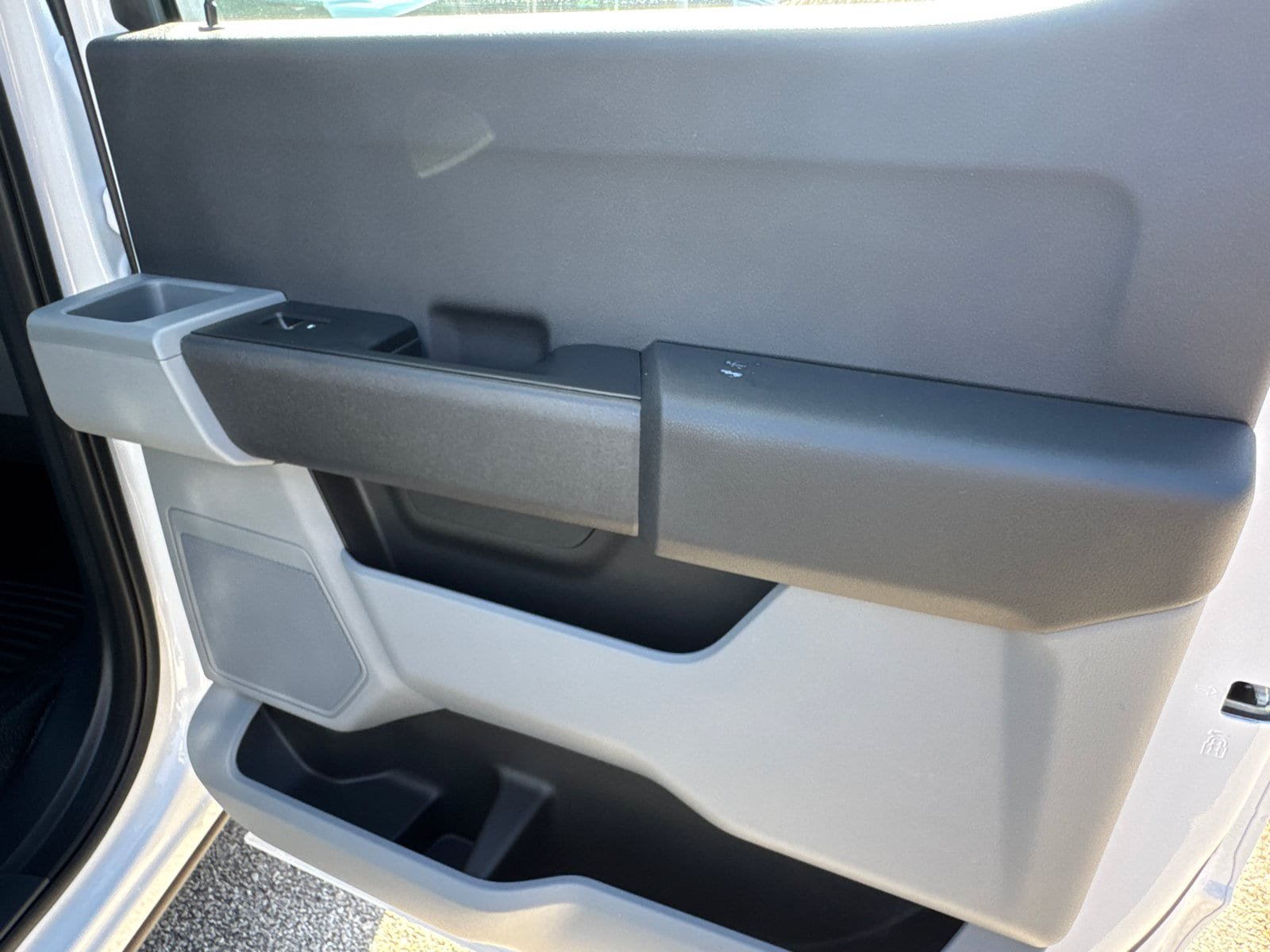 New 2027 Ford F350 XL w/ Camper Package RWD image 17