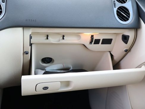 Used 2012 Volkswagen Tiguan S image 34