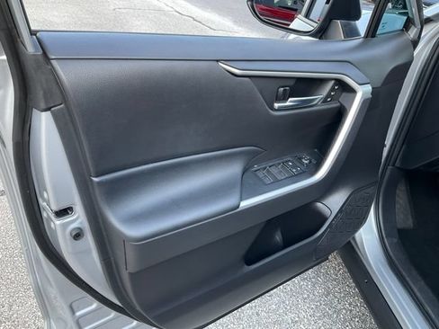Used 2022 Toyota RAV4 XLE Premium FWD image 7