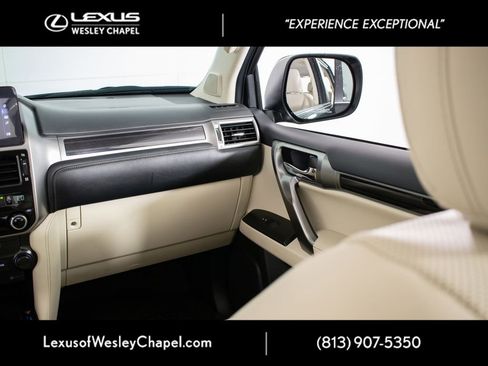 Used 2023 Lexus GX 460 Premium w/ Accessory Package AWD/4WD image 30
