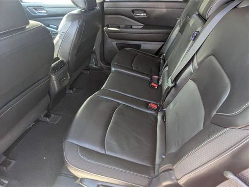 Used 2022 Nissan Pathfinder SL AWD/4WD image 17