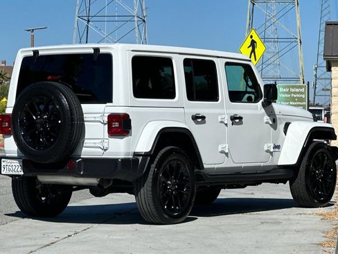Used 2025 Jeep Wrangler Unlimited Sahara AWD/4WD image 4